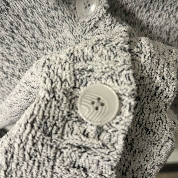 Light gray button up cardigan - Picture 5 of 7